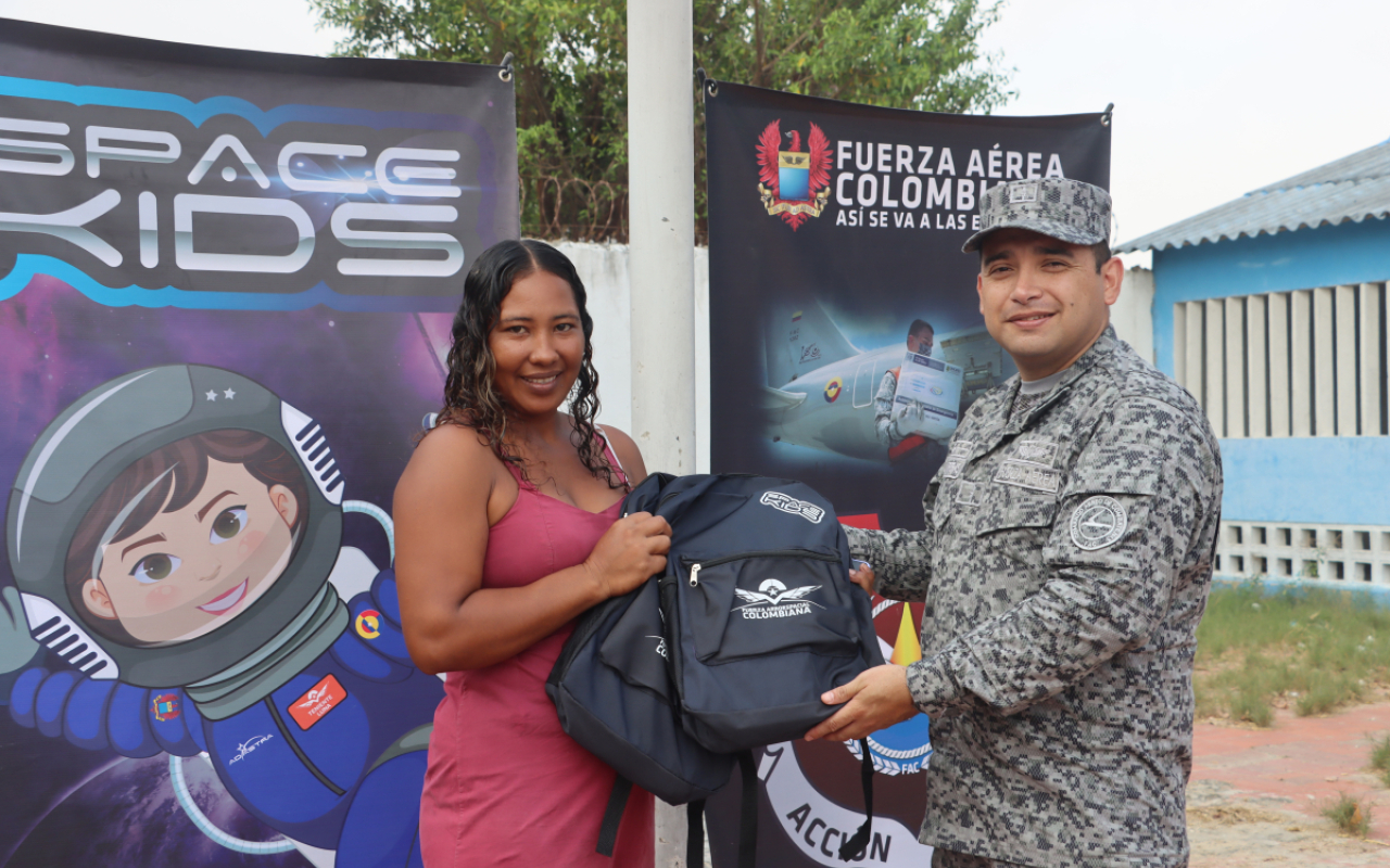  Fuerza Aeroespacial y Fundación Buenamar contribuyen al desarrollo educativo de Colombia