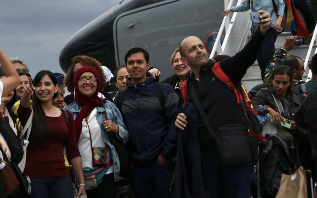 ¡Bienvenidos a Casa! Llegó a Bogotá el segundo vuelo humanitario procedente de Israel