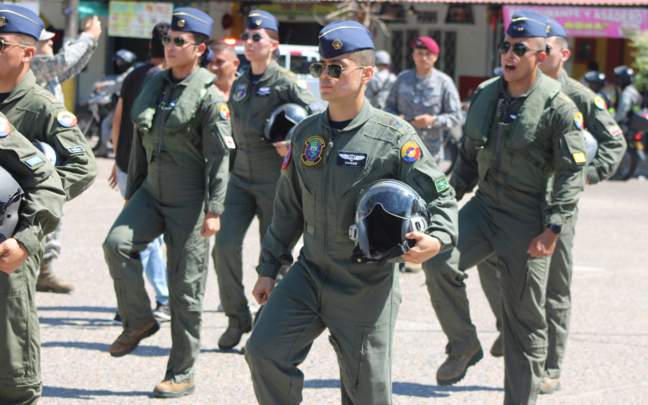 Desfiles militares en Magdalena Medio y aviones Kfir sobre Bogotá, avivaron el orgullo de independencia