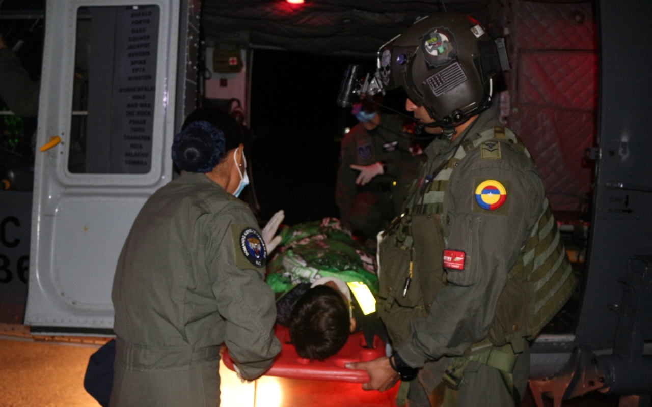 En Caquetá, un menor de edad fue trasladado de urgencia en  un helicóptero de su Fuerza Aérea Colombiana