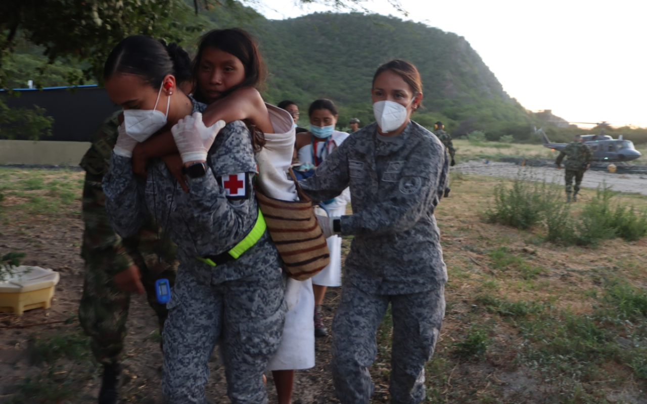 Indígenas Kogui fueron evacuados por su Fuerza Aérea desde la Sierra Nevada 
