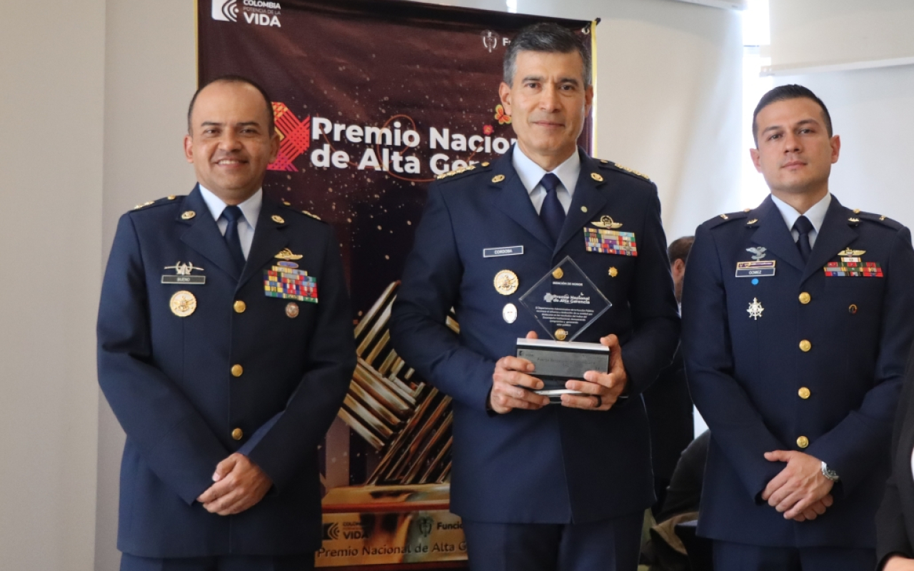 La Fuerza Aeroespacial  recibió el premio de la Función Pública, como mejor entidad promotora del conocimiento