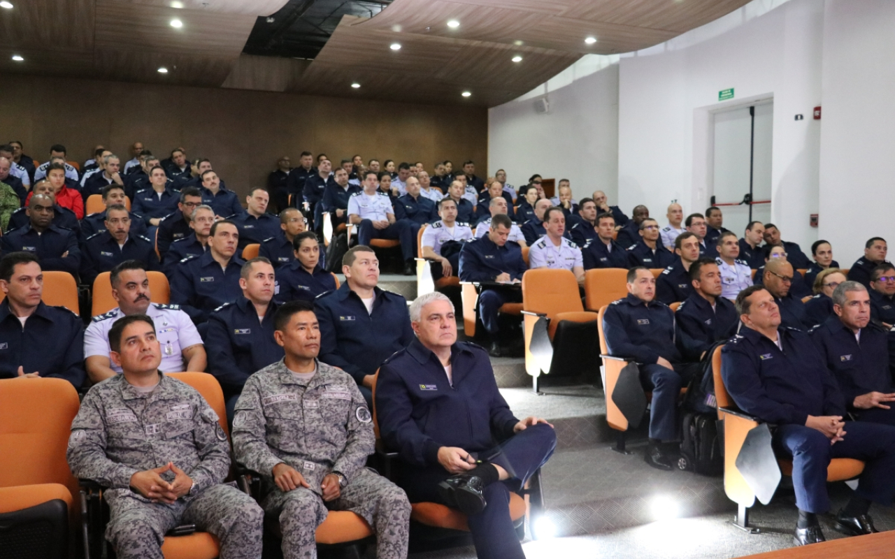 Integrantes del curso de Comando de Estado Mayor de la Aeronáutica de Brasil conocieron capacidades de la FAC