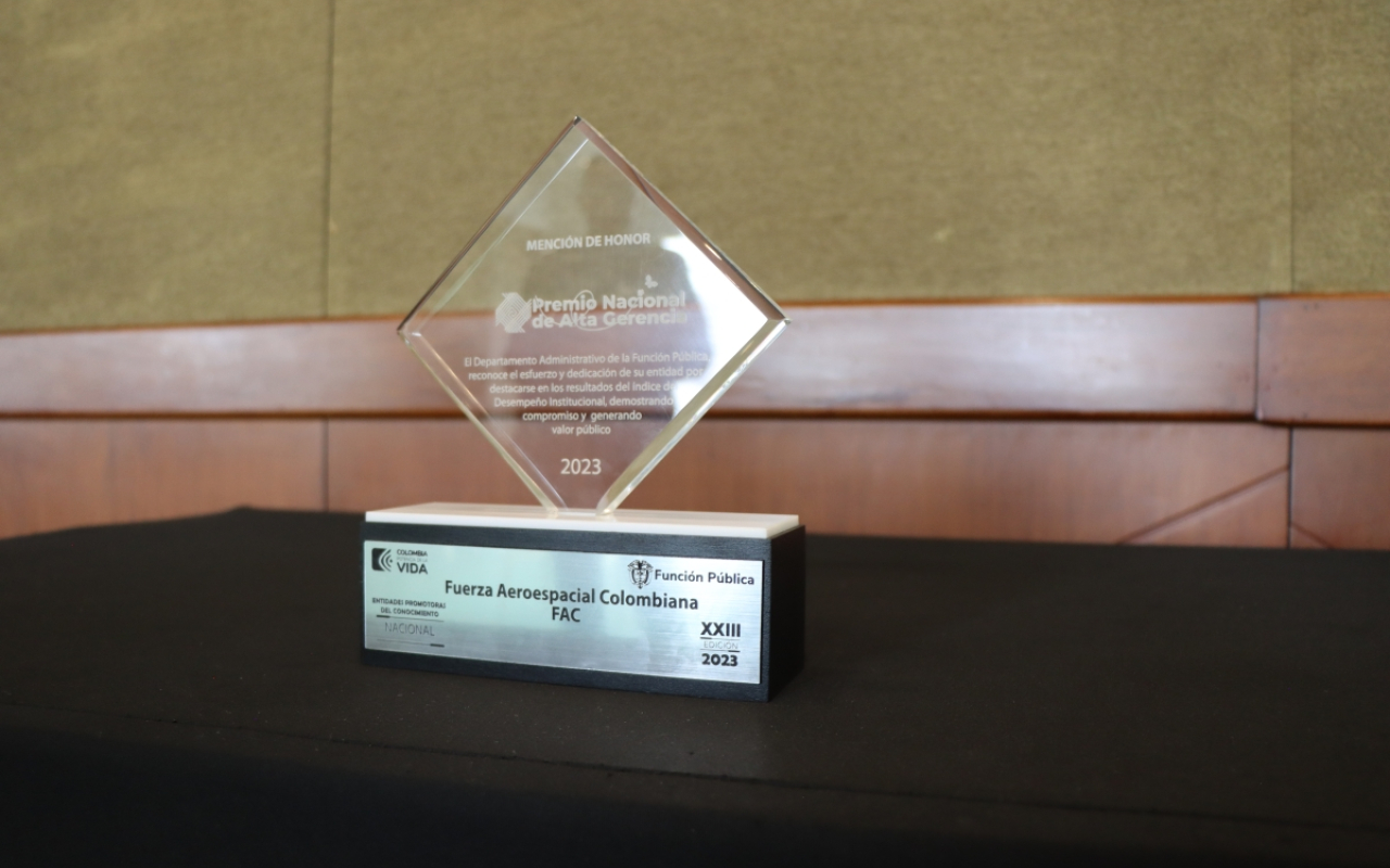La Fuerza Aeroespacial recibió el premio de la Función Pública, como mejor entidad promotora del conocimiento La Fuerza Aeroespacial recibió el premio de la Función Pública, como mejor entidad promotora del conocimiento