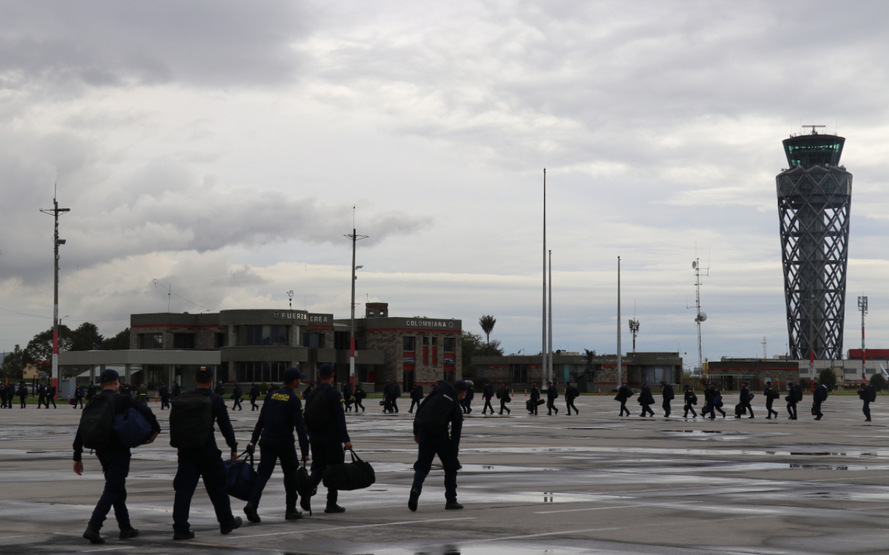 Llegada de delegaciones para  desfile militar y policial del 20 de julio en Bogotá