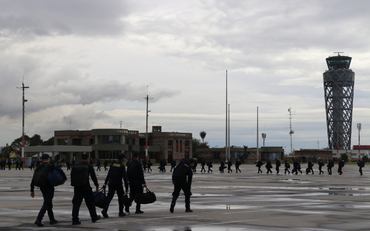 Llegada de delegaciones para  desfile militar y policial del 20 de julio en BogotÃ¡