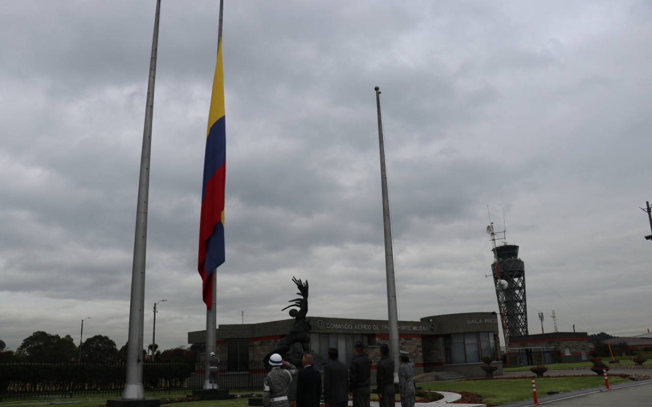Integrantes de CATAM realizaron homenaje a los héroes de la nación y sus familias