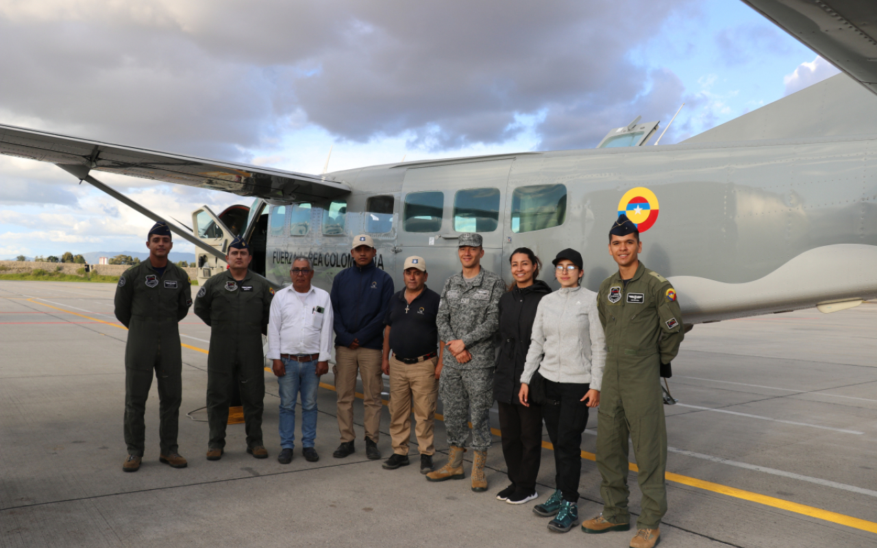 Jaguar de nueve años fue transportado a su nuevo hogar por la Fuerza Aérea Colombiana