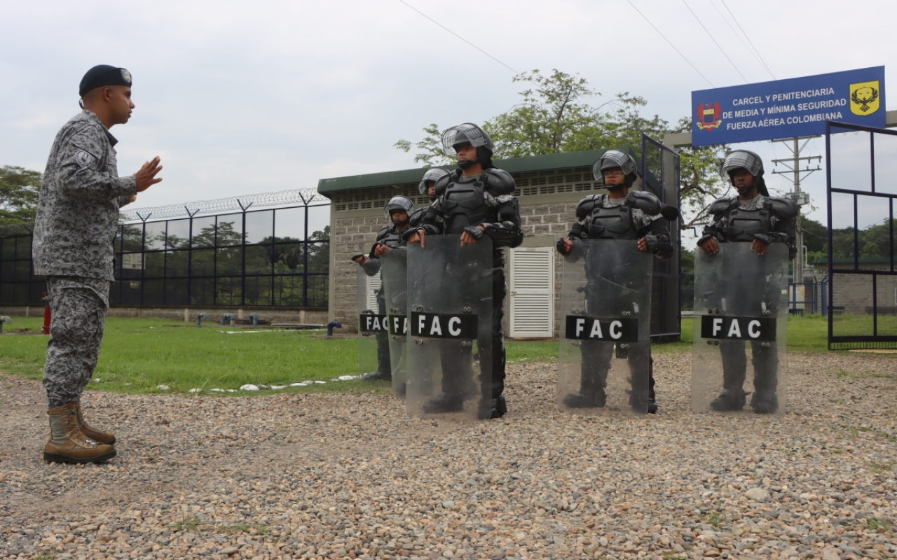 Soldados de aviación con capacidades distintivas al servicio de los colombianos