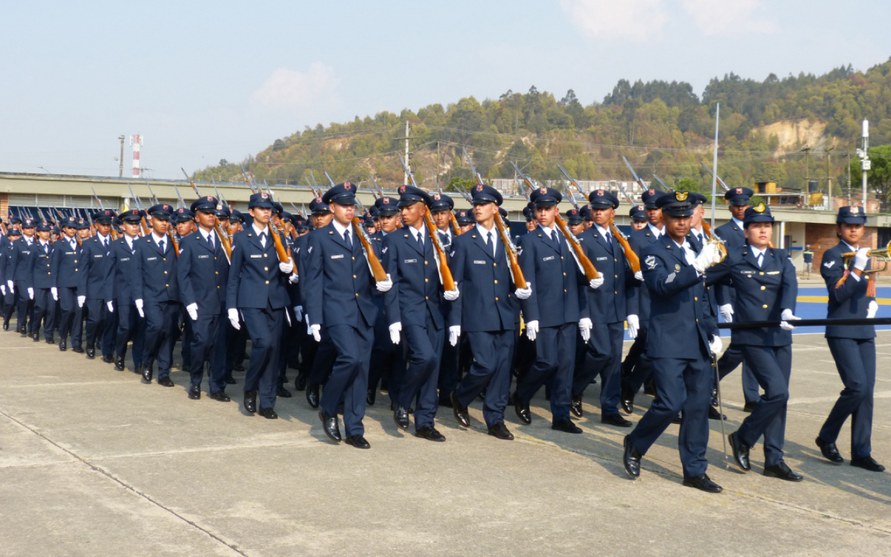 Para servir a la patria, alumnos de la Fuerza Aérea Colombiana gritaron a voz fuerte ¡Sí Juro!