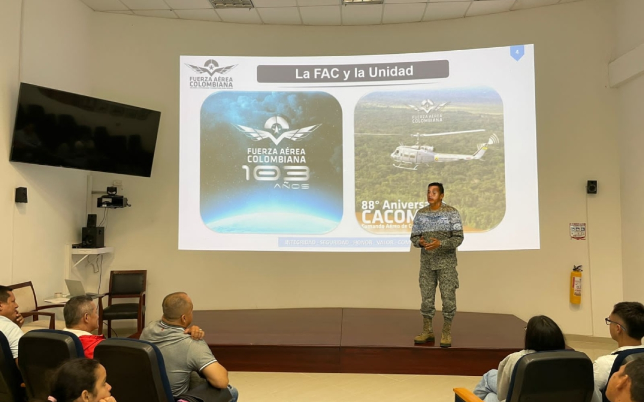 Comerciantes caqueteños conocen las capacidades de su Fuerza Aérea Colombiana