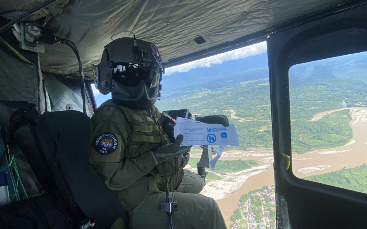 Fuerza Aérea Colombiana realiza misiones de lanzamiento de volantes 