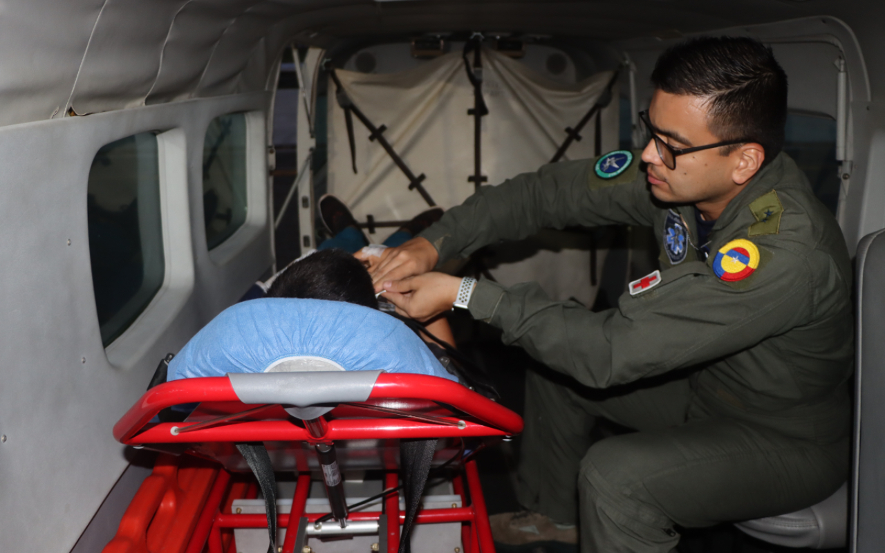 Avión militar atendió menor de edad y adulta mayor con complicaciones médicas
