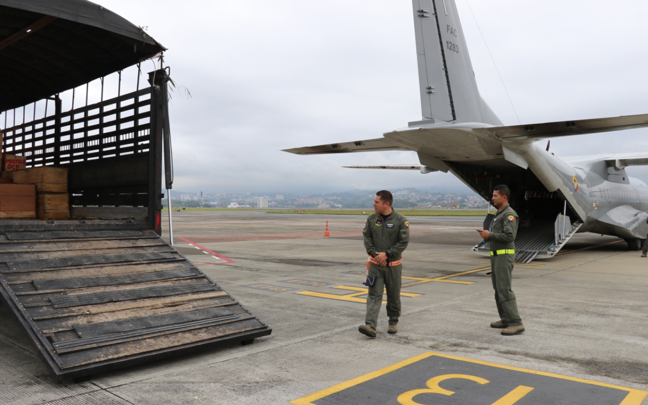 135 animales rescatados en Pereira fueron trasladados a Cartagena por la Fuerza Aeroespacial