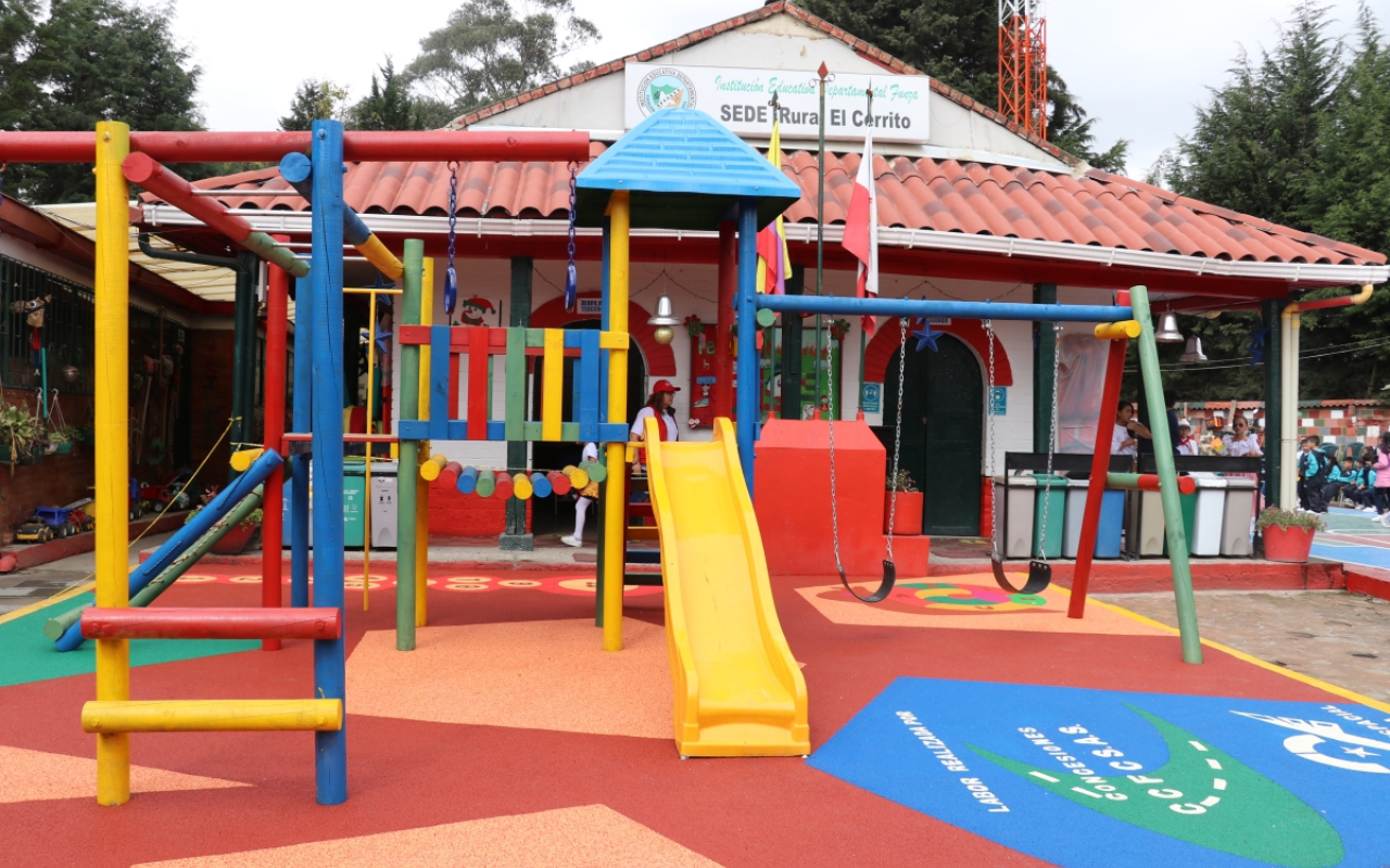 Un nuevo parque infantil para la Escuela El Cerrito de Funza- Cundinamarca
