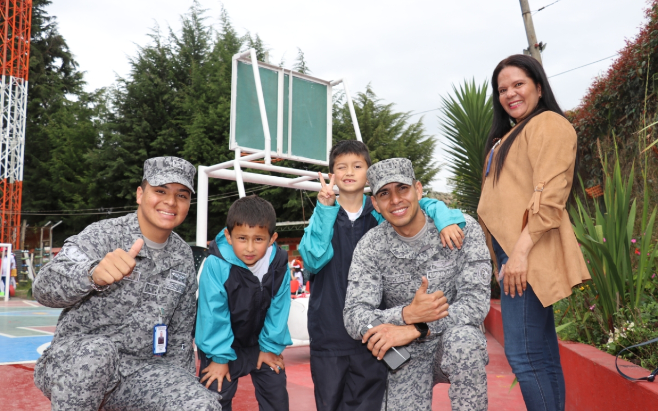 Un nuevo parque infantil para la Escuela El Cerrito de Funza- Cundinamarca