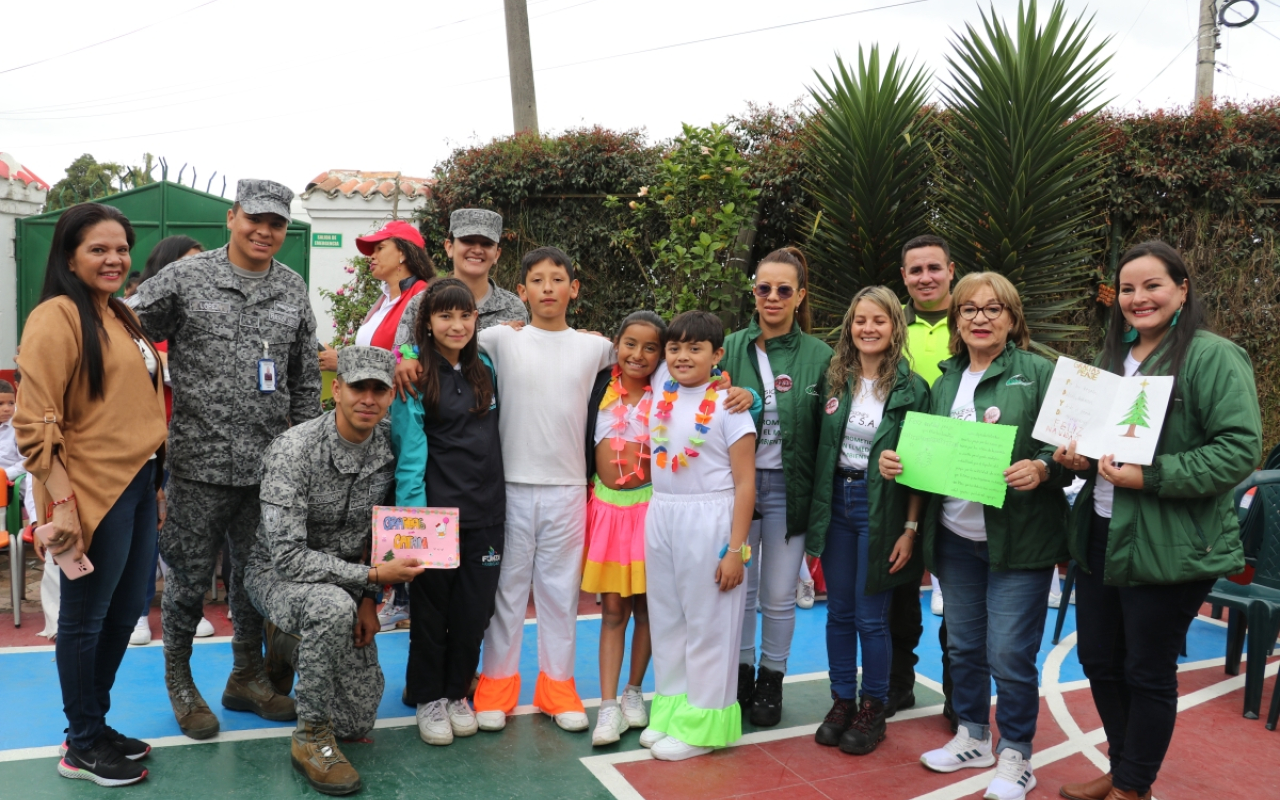 Un nuevo parque infantil para la Escuela El Cerrito de Funza- Cundinamarca