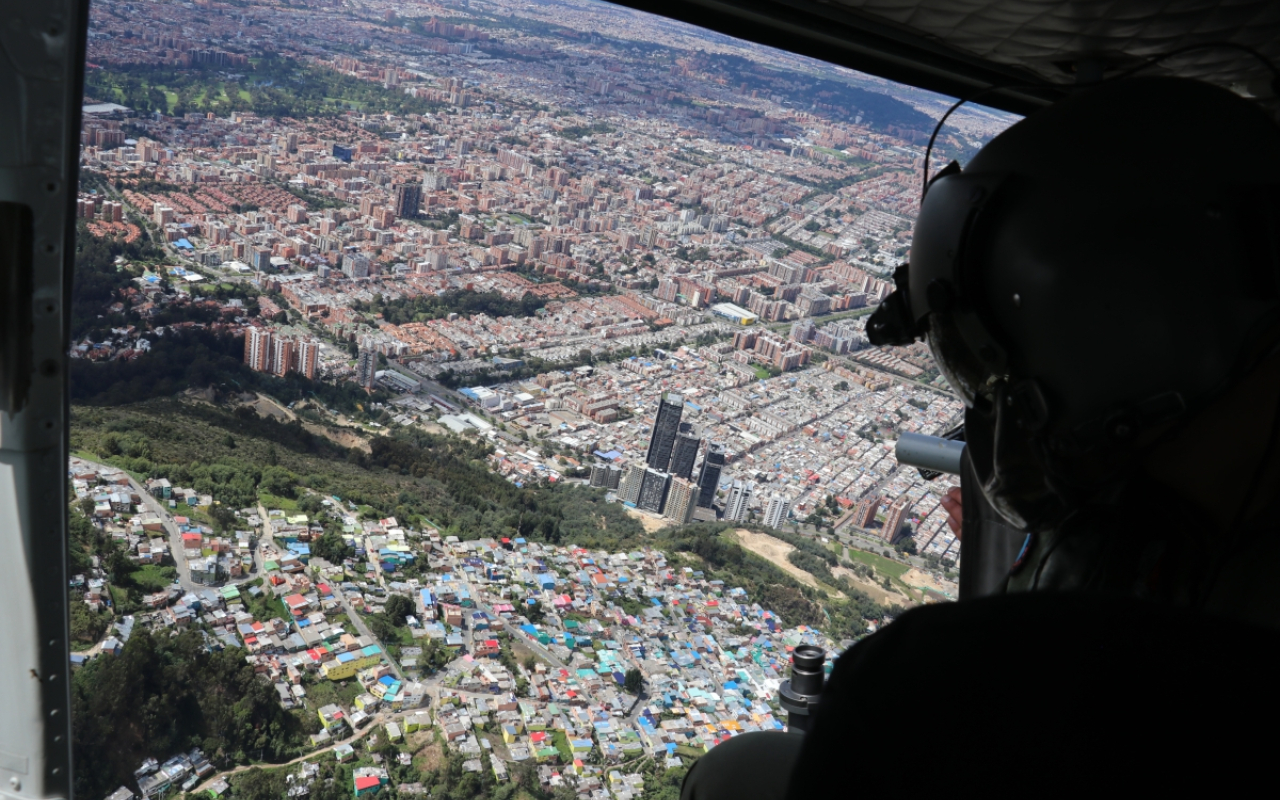 Misiones de patrullaje aéreo refuerzan seguridad en los cerros orientales de Bogotá