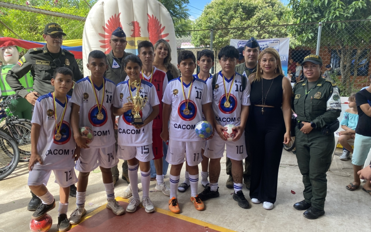Primer torneo veredal de futbol sala en Puerto Salgar, es liderado por su Fuerza Aérea Colombiana 