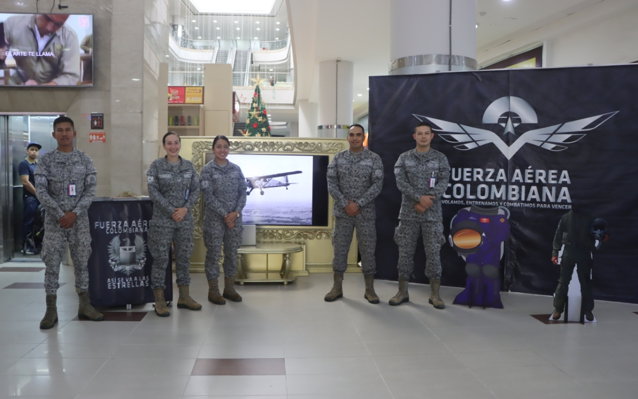 Los 104 años de la Fuerza Aeroespacial Colombiana fueron celebrados con los villavicenses