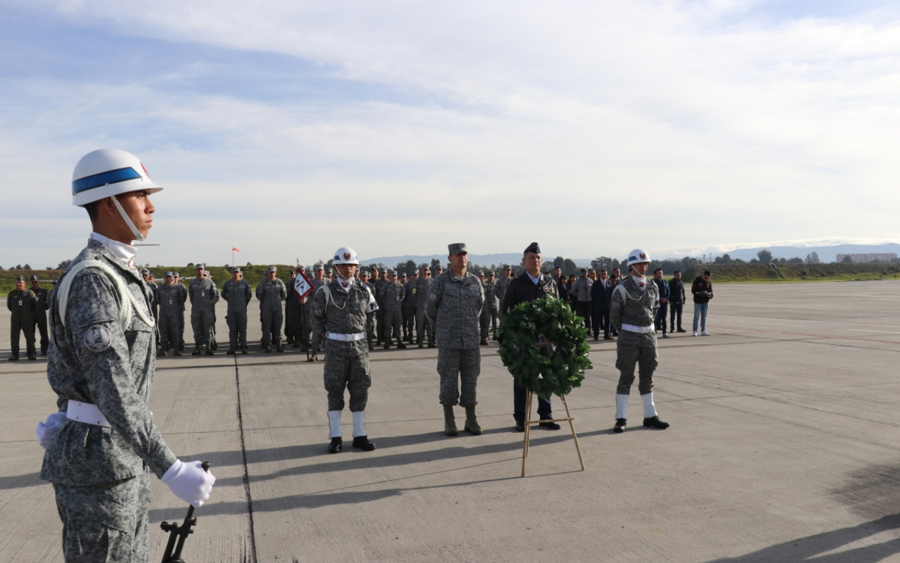 Con ofrenda floral el Comando Aéreo de Transporte Militar Conmemora el Día Internacional de Derechos Humanos