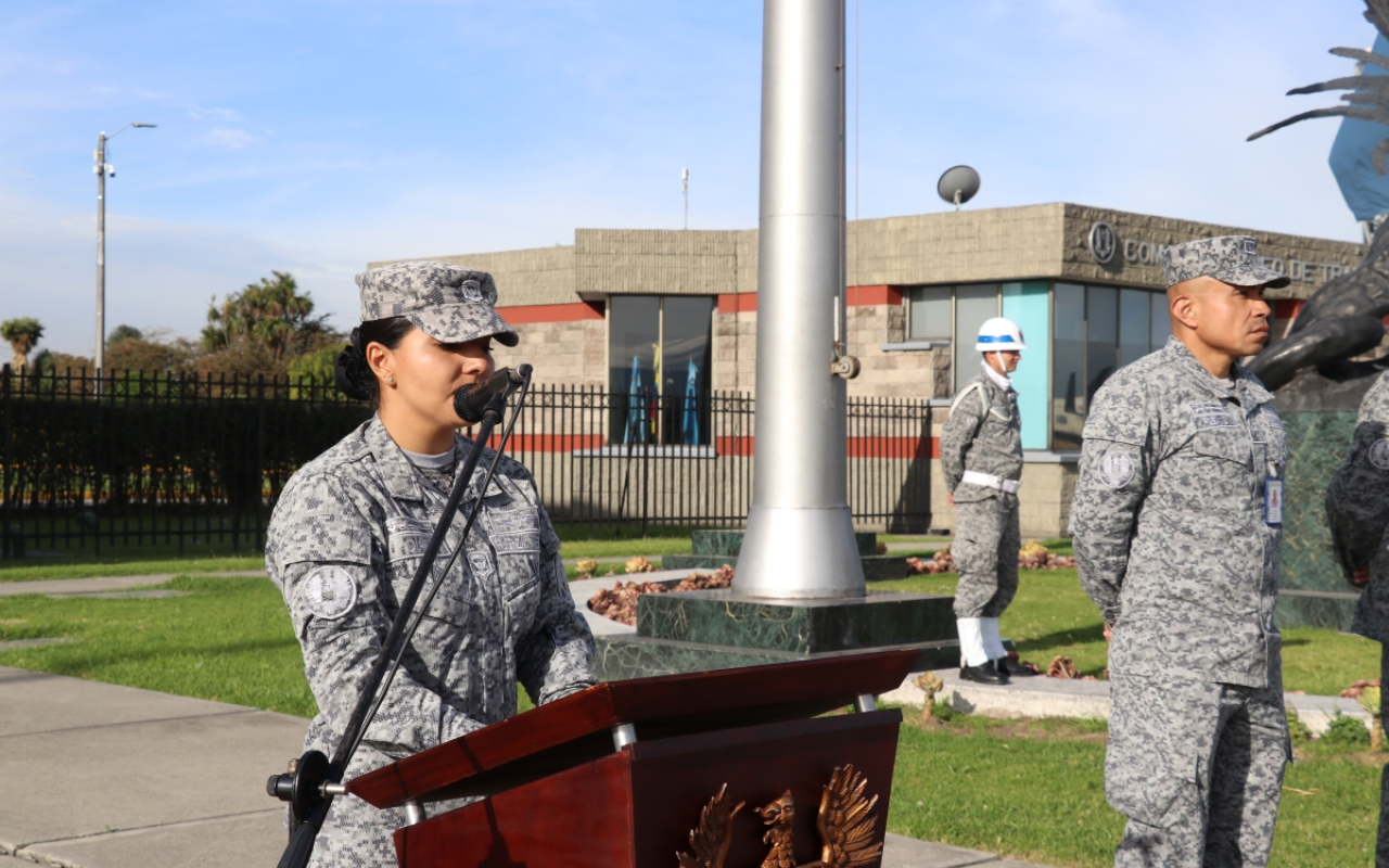 Con ofrenda floral el Comando Aéreo de Transporte Militar Conmemora el Día Internacional de Derechos Humanos