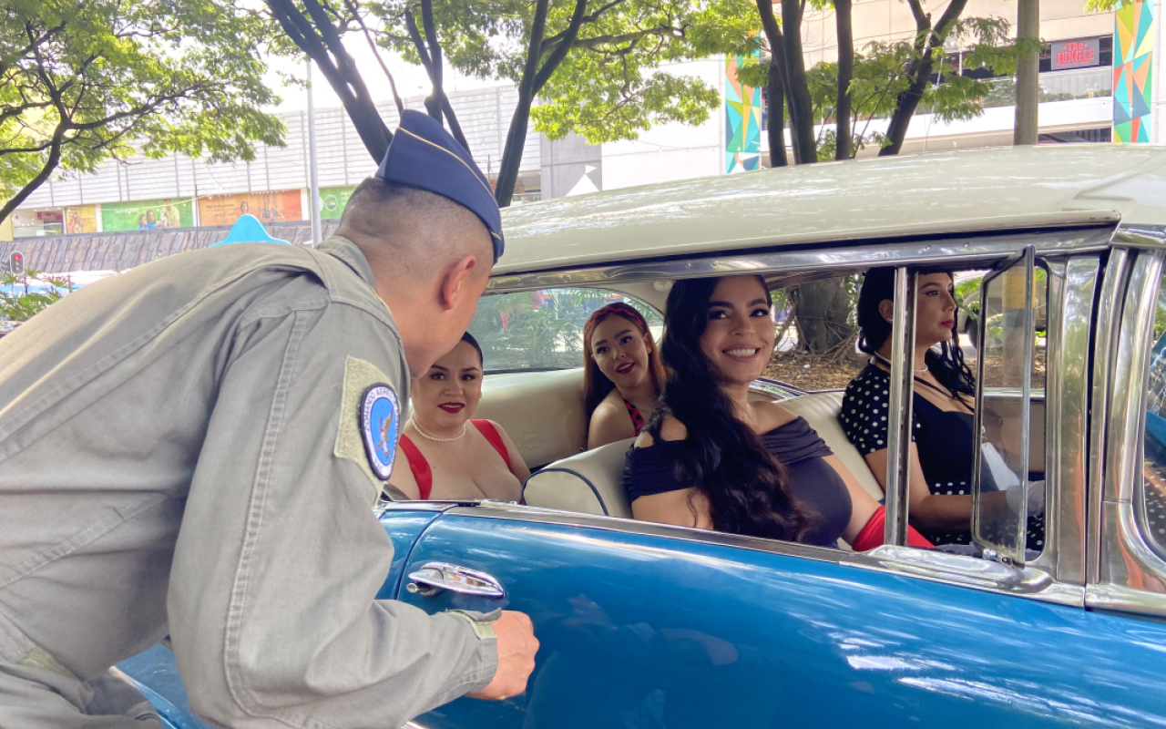 Desfile de Autos Clásicos y Antiguos durante la Feria de las Flores 