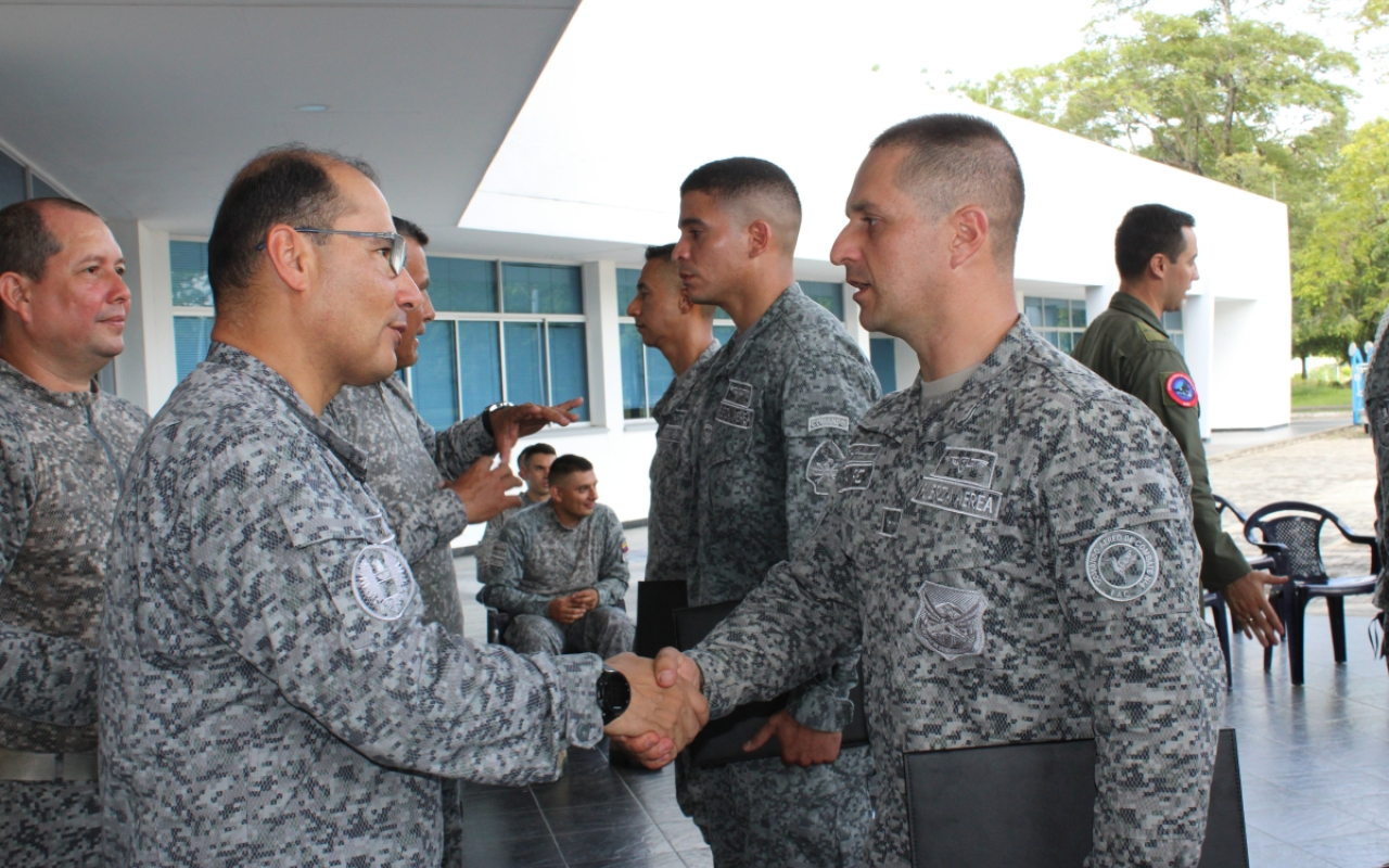 Militares entrenan con compromiso para mantener capacidades de su Fuerza Aeroespacial