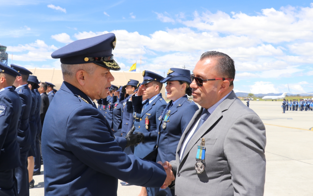 Con una emotiva ceremonia militar CATAM conmemoró 60 años de servicio al país Con una emotiva ceremonia militar CATAM conmemoró 60 años de servicio al país