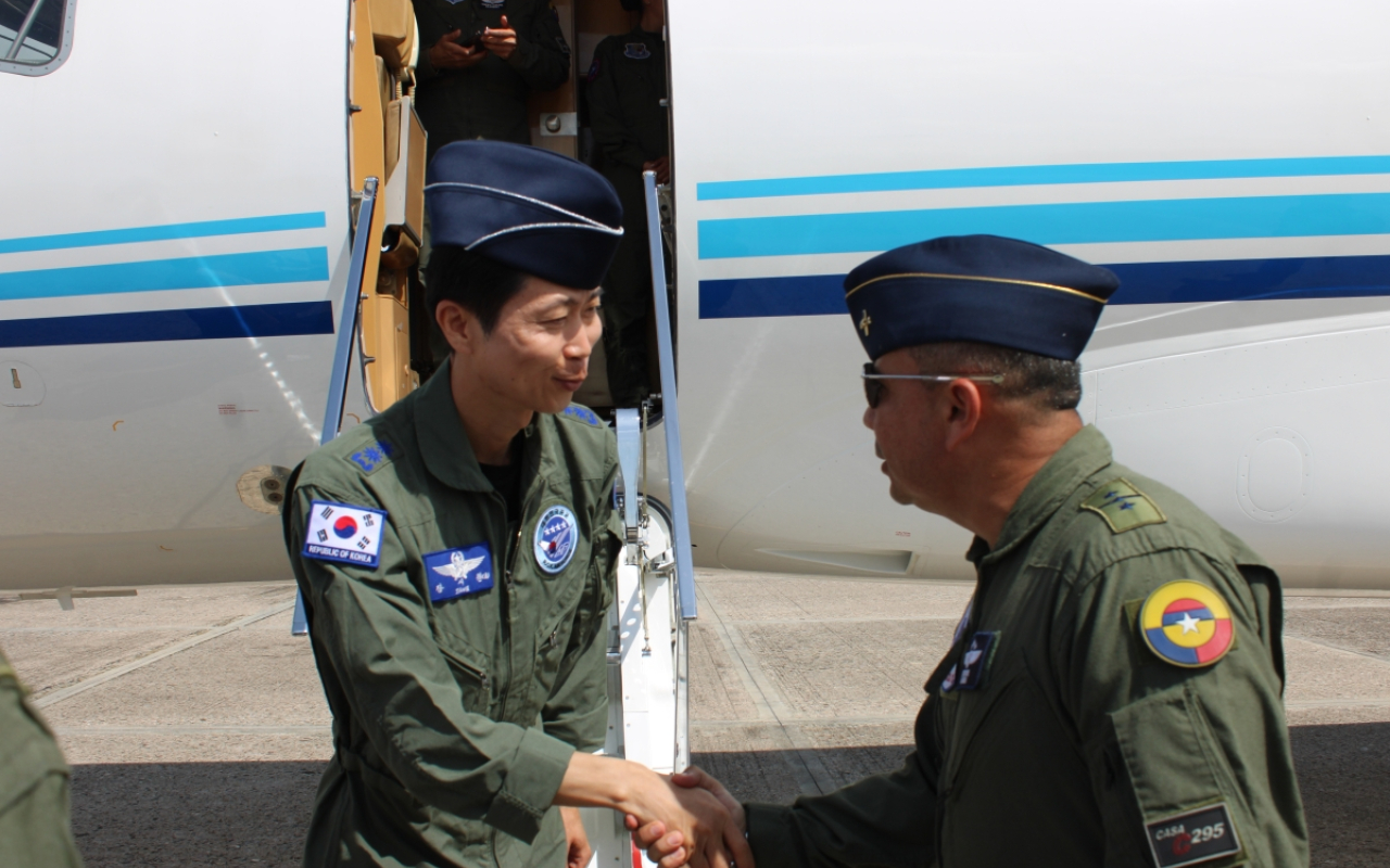  Visita del embajador de la República de Corea al Comando Aéreo de Combate No.1