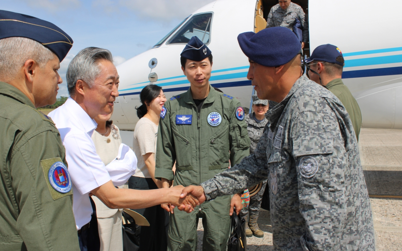Visita del embajador de la República de Corea al Comando Aéreo de Combate No.1 Visita del embajador de la República de Corea al Comando Aéreo de Combate No.1