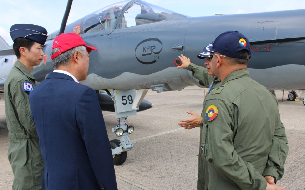  Visita del embajador de la República de Corea al Comando Aéreo de Combate No.1