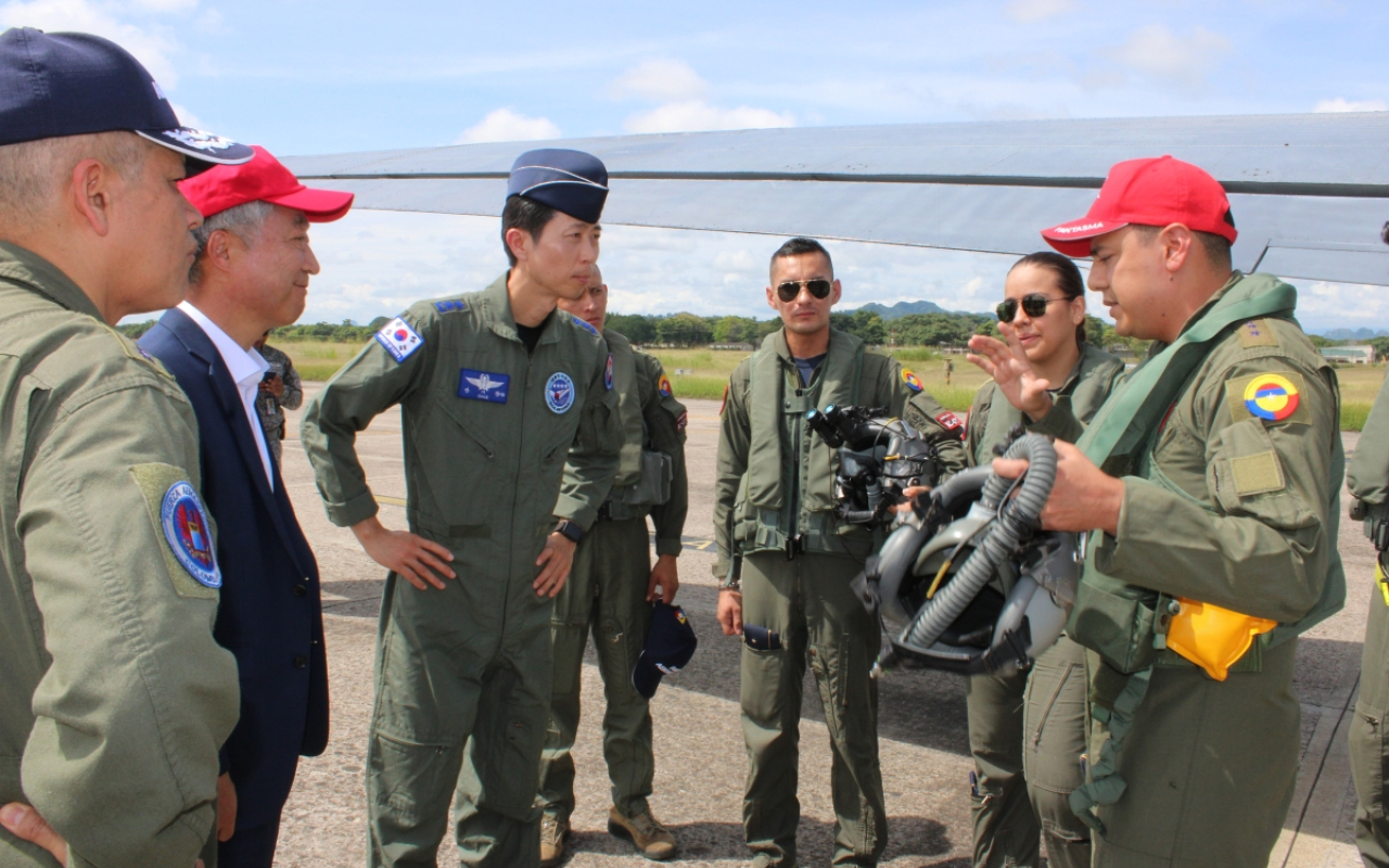  Visita del embajador de la República de Corea al Comando Aéreo de Combate No.1