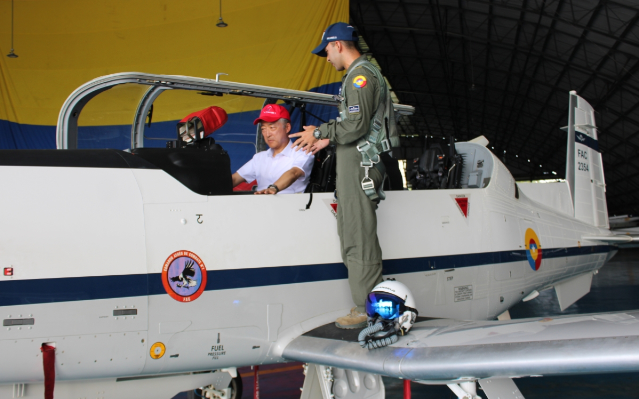  Visita del embajador de la República de Corea al Comando Aéreo de Combate No.1