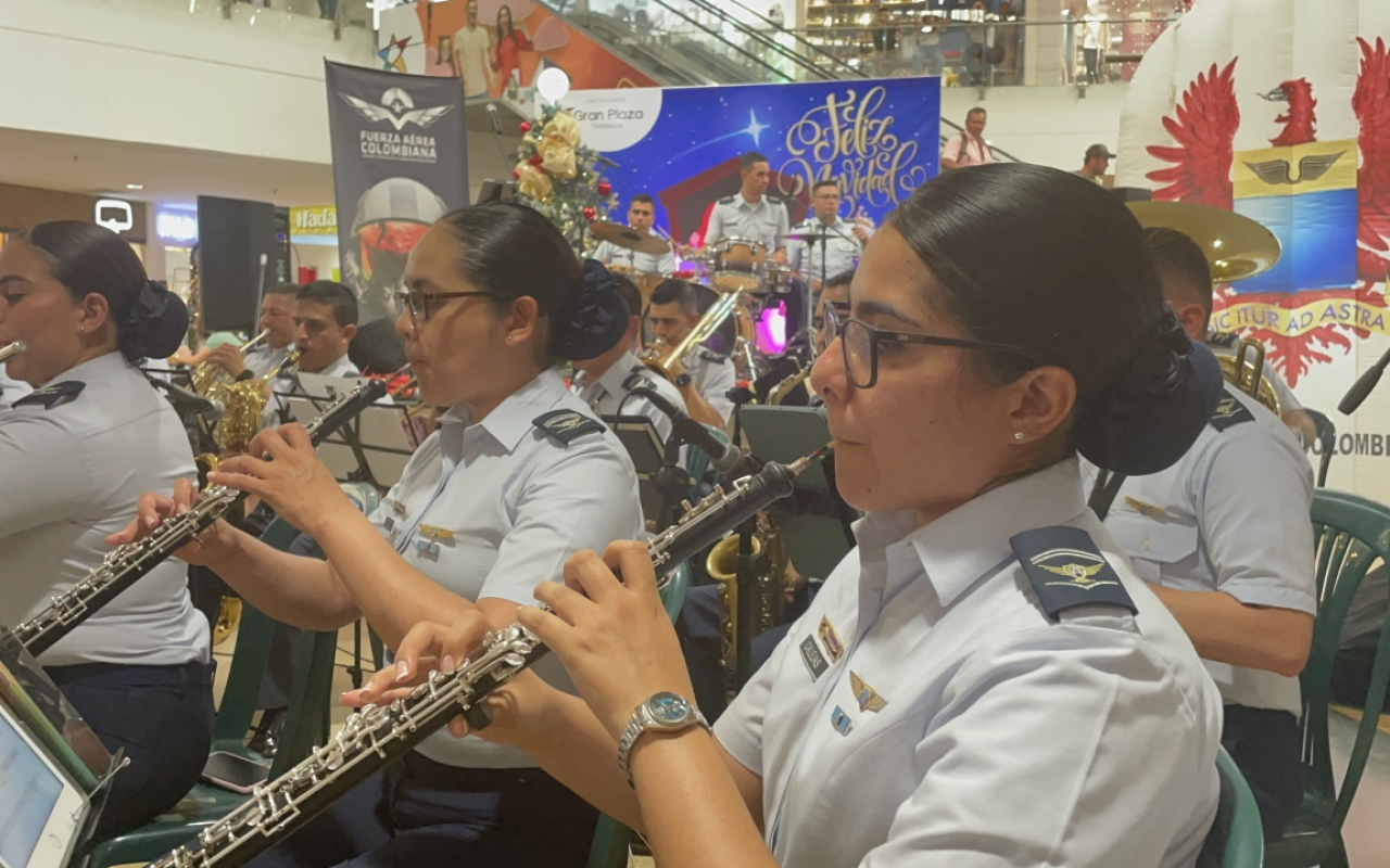 Con un concierto navideño la Banda Sinfónica de su Fuerza  Aérea alegró a los Caqueteños
