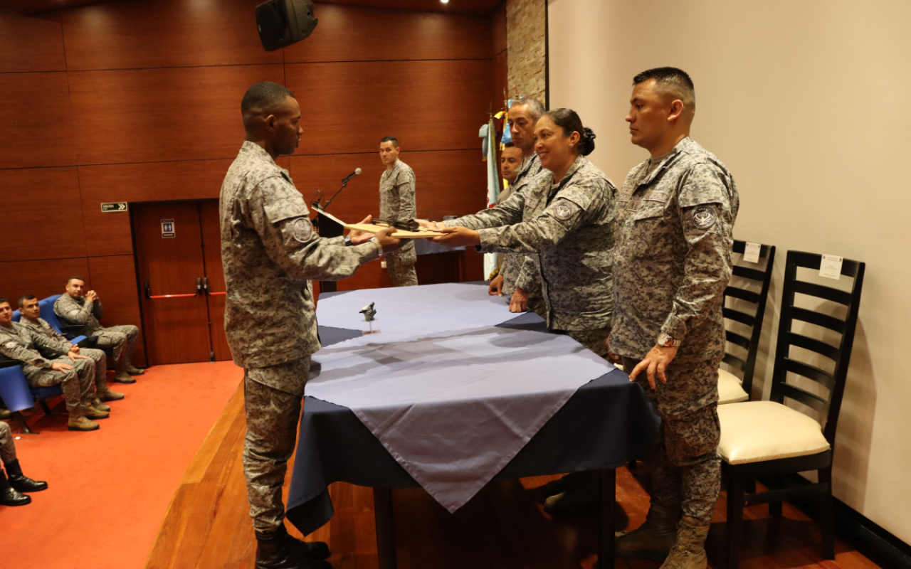 Soldado Profesional de Riohacha obtiene el primer puesto en curso de armamento terrestre