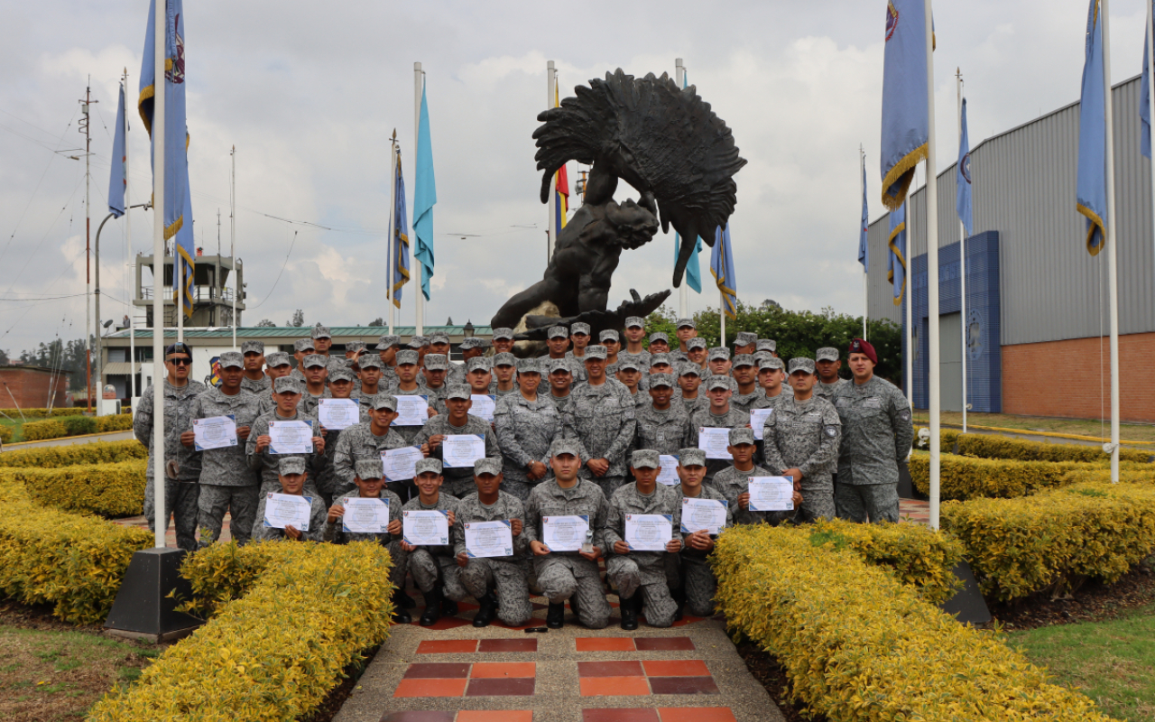 Soldado Profesional de Riohacha obtiene el primer puesto en curso de armamento terrestre