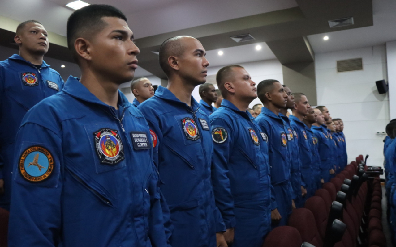 Culmina exitosamente primer curso de bomberos aeronáuticos para Soldados Profesionales