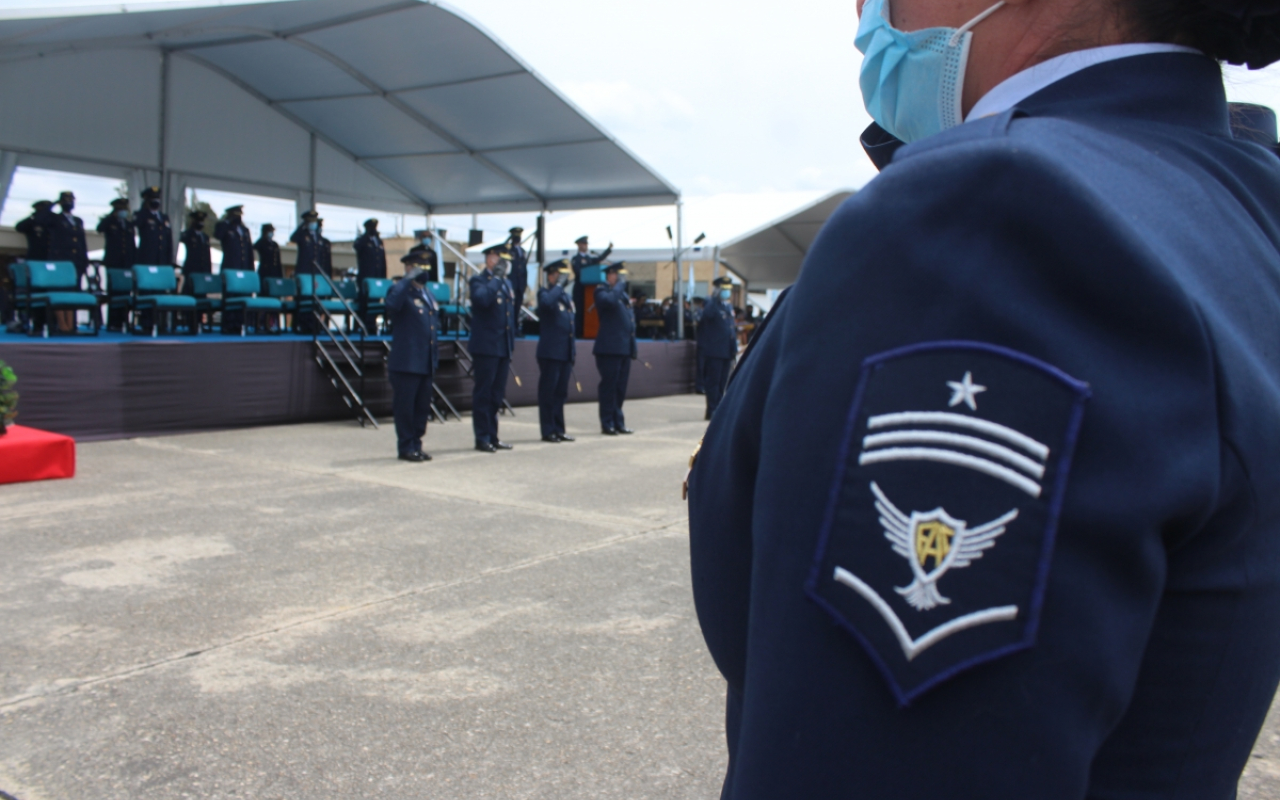 Ceremonia militar de ascenso de un personal Suboficiales de  su Fuerza Aérea