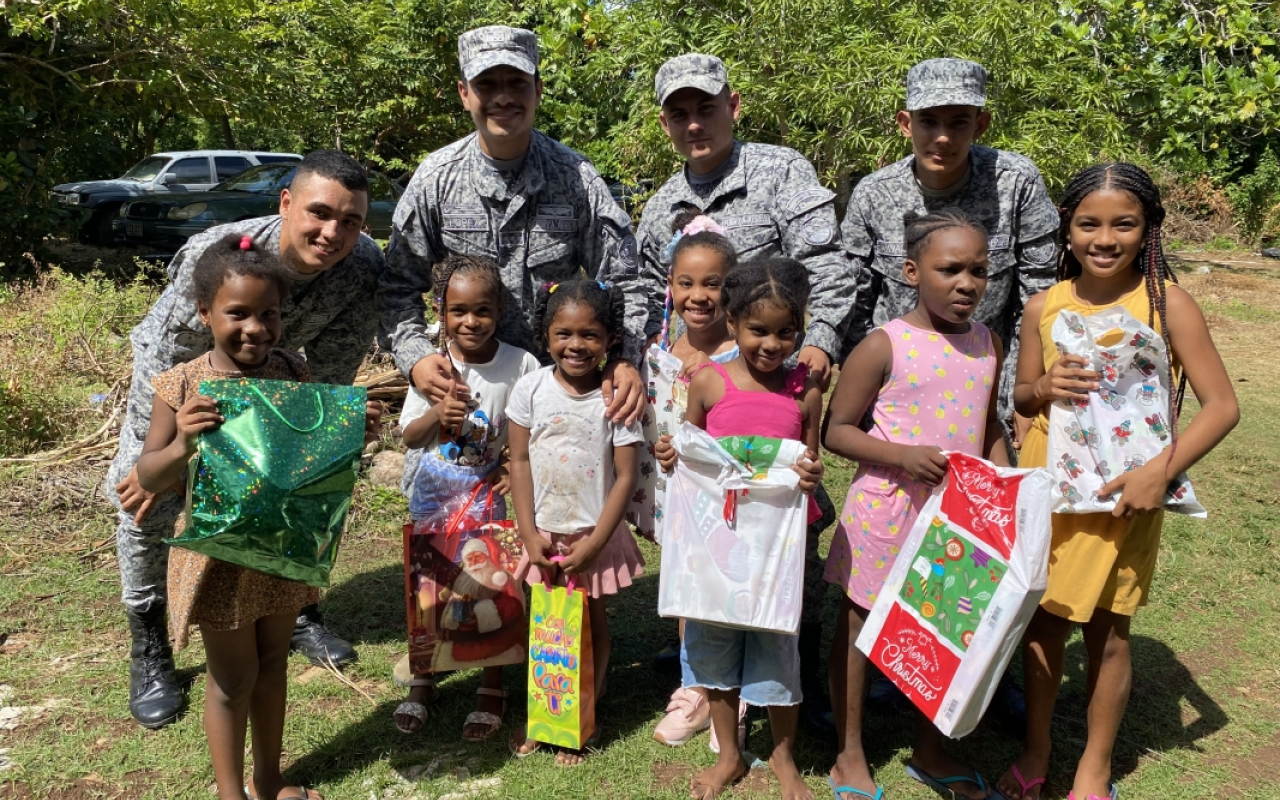 Niños de la Isla de San Andrés, recibieron regalos en época decembrina
