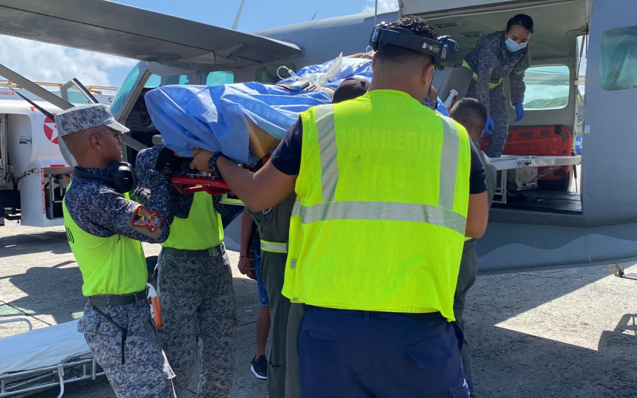 Mujer gestante fue trasladada por su Fuerza Aérea Colombiana a San Andrés Isla