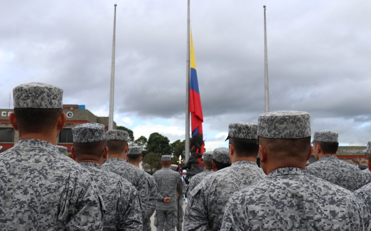 Sentido homenaje a los héroes de la nación y sus familias realizaron integrantes del CATAM
