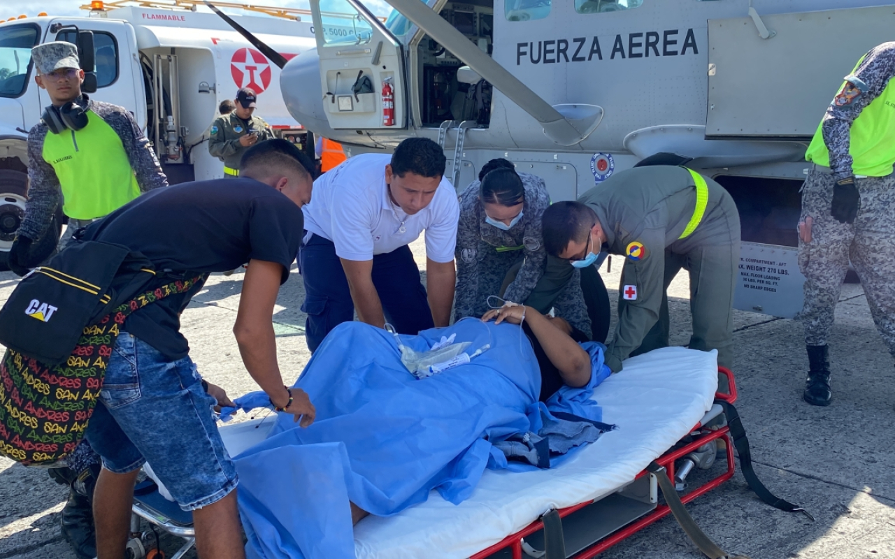 Mujer gestante fue trasladada por su Fuerza Aérea Colombiana a San Andrés Isla