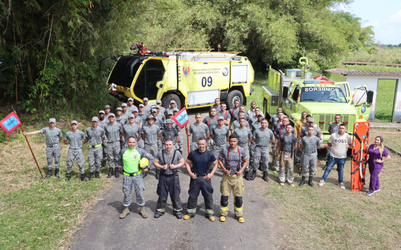 Culmina exitosamente primer curso de bomberos aeronáuticos para Soldados Profesionales