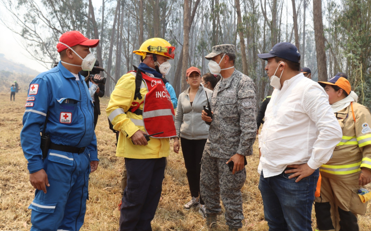 Fuerza Aérea atiende los incendios de gran magnitud de Cundinamarca