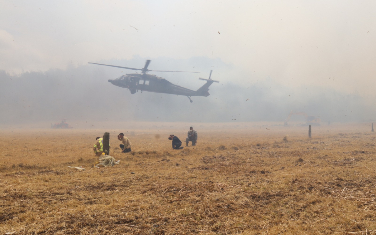 Fuerza Aérea atiende los incendios de gran magnitud de Cundinamarca