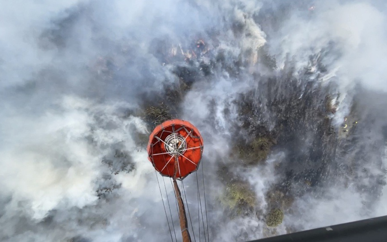Fuerza Aérea apoya labores de extinción de incendio en Mosquera, Cundinamarca