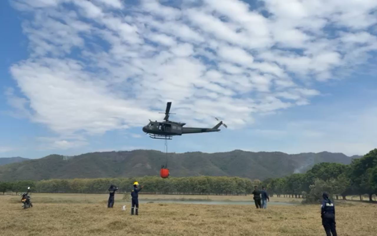 Intensivos esfuerzos en la extinción de incendios forestales en el Huila