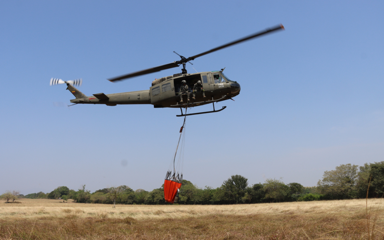 Gran despliegue operacional en la extinción de incendios forestales en Huila y Tolima