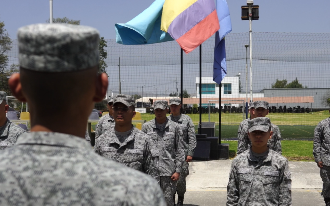 Puerta abierta para jóvenes colombianos que deseen servir al país